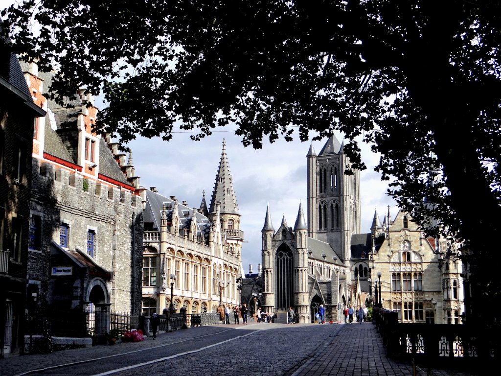 11 Gent - Il centro storico con Sint Niklaas .JPG